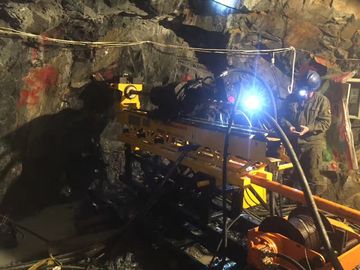 Hydrauliczna podziemna wiertnica rdzeniowa o mocy 75kW z NQ 500m