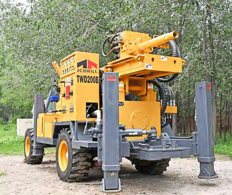 DTH Air & MUD Drilling 200m Heavy Duty 4 koła Wiertnica do studni wodnych montowana na przyczepie